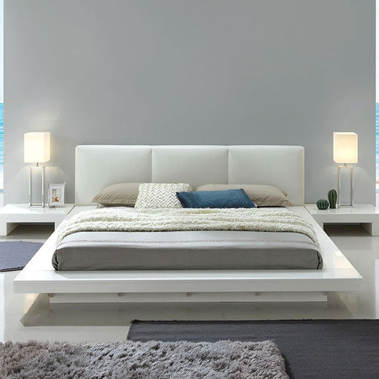 FOA CHRISTIE Contemporary White Leatherette Bed CM7550