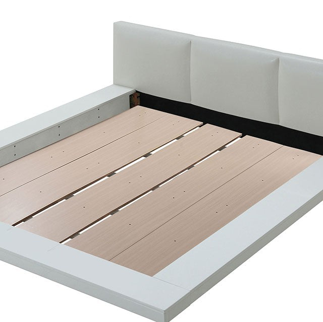 FOA CHRISTIE Contemporary White Leatherette Bed CM7550